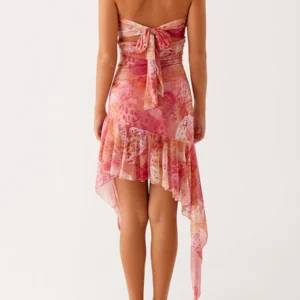 Elegant Off-Shoulder Maxi Dress with Lace Detailing and Flowy Ruffled Hem Perfect for Summer Weddings and Parties